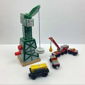 Mattel Thomas & Friends Wooden Railway Movable Cranky and Rocky Lot